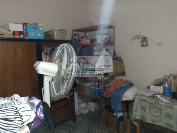 CENTRICO VENDO Interesante CASA CENTRICA AMPLIA con gran terreno zona Monte Caseros. San Rafael