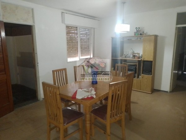 @OPORTUNIDAD Vendo CASA y SALON, zona Granaderos y Av. Iselin de 2 dormitorios, cocina comedor, baño , lavandería, cochera  ,  patio. Terreno 240m² construcción 120m²,  lista para escriturar. 