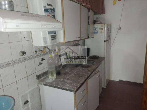 @OPORTUNIDAD Vendo CASA y SALON, zona Granaderos y Av. Iselin de 2 dormitorios, cocina comedor, baño , lavandería, cochera  ,  patio. Terreno 240m² construcción 120m²,  lista para escriturar. 