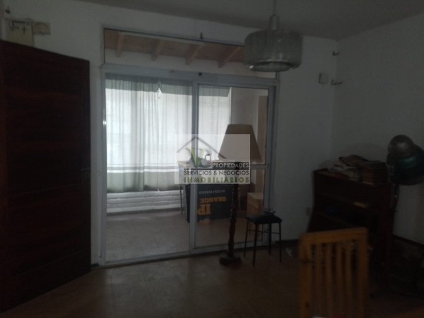 @OPORTUNIDAD Vendo CASA y SALON, zona Granaderos y Av. Iselin de 2 dormitorios, cocina comedor, baño , lavandería, cochera  ,  patio. Terreno 240m² construcción 120m²,  lista para escriturar. 