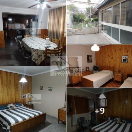 CENTRICO VENDO Interesante CASA CENTRICA AMPLIA con gran terreno zona Monte Caseros. San Rafael