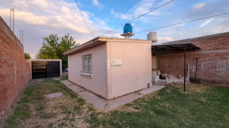 Casa impecable  en B° Americasa en San Rafael. Cuenta con 2 Dormitorios