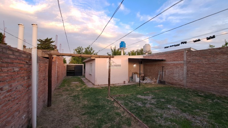 Casa impecable  en B° Americasa en San Rafael. Cuenta con 2 Dormitorios