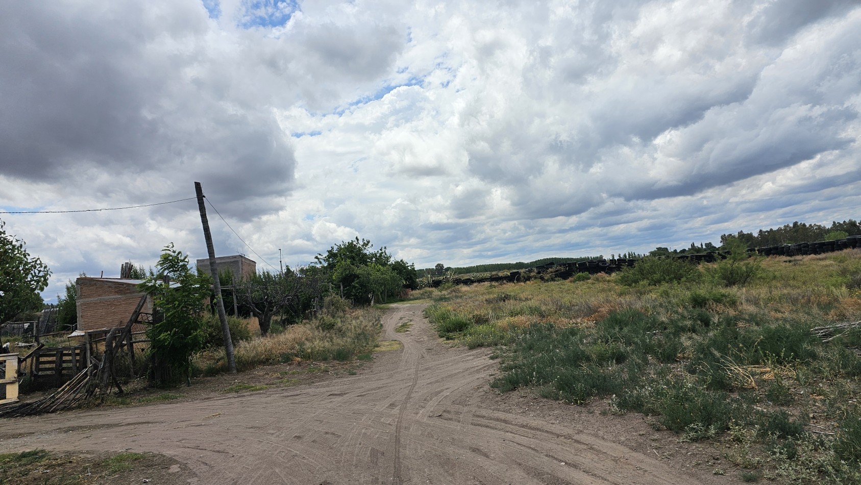 Lote en Venta sobre Av. Las Virgenes - 4.000 m² U$S 65.000 permuto. Ubicacion Estrategica Se ofrece interesante lote ubicado sobre Av. Las Virgenes, en Las Paredes, San Rafael, Mendoza