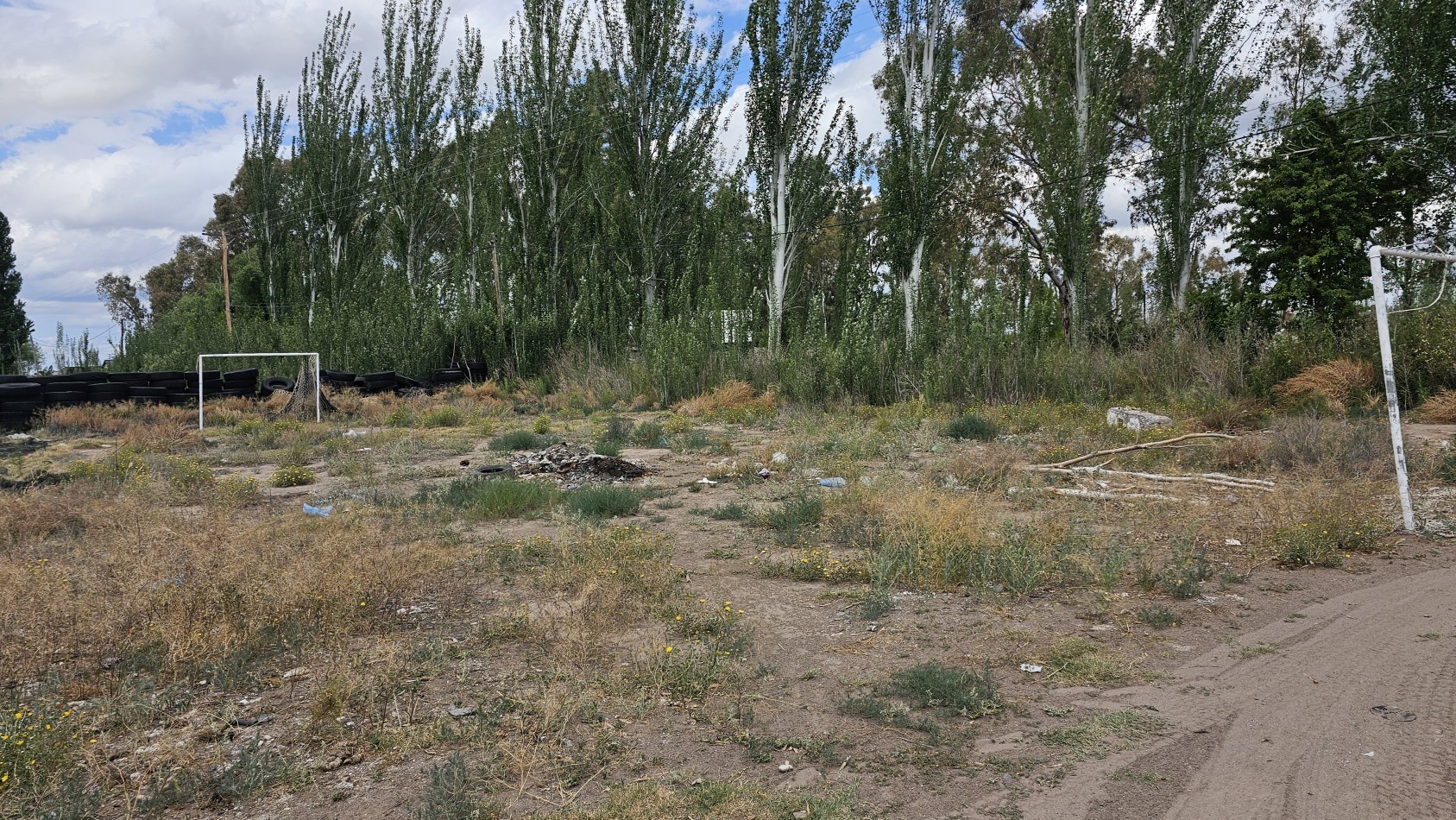 Lote en Venta sobre Av. Las Virgenes - 4.000 m² U$S 65.000 permuto. Ubicacion Estrategica Se ofrece interesante lote ubicado sobre Av. Las Virgenes, en Las Paredes, San Rafael, Mendoza