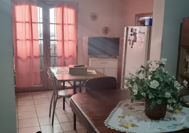 Vendo casa pleno centro de San Rafael, Mendoza. Con una casa y 2 locales. 