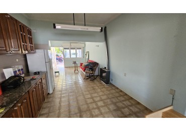 Venta de Casa Centrica en San Rafael - 3 Dormitorios, 420 m² Totales a pocos metros de escuelas, centros comerciales y el km 0