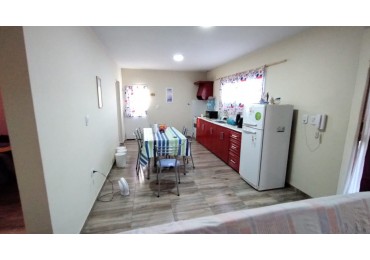Vendo Casa 2 Año,  Losa de 3 dormitorios zona Sarmiento y 9 de julio. 