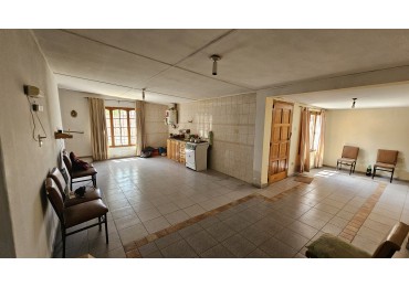 Casa en Zona Castelli - 3 Dormitorios, Amplios Ambientes y GAS. San Rafael