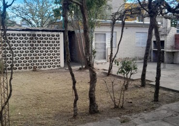 Casa en Venta en Barrio SAT - San Rafael, Mendoza! 📍 Zona Sarmiento y Balloffet, excelente ubicacion con rapido acceso a comercios, escuelas y servicios.